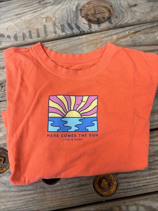 Life Is Good Tops - Life Is Good Orange Crusher‎ Tee with Sunrise Graphic Size Medium